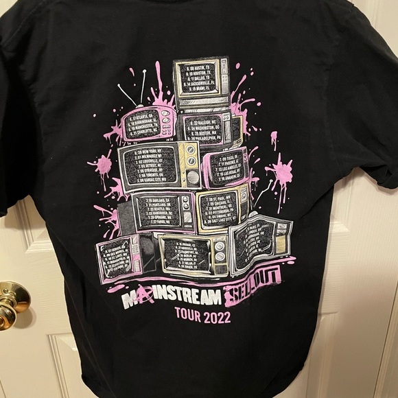 Machine Gun Kelly Bundle 2022 Tour Shirt Black Large and Red Shirt XL - Picture 2 of 5